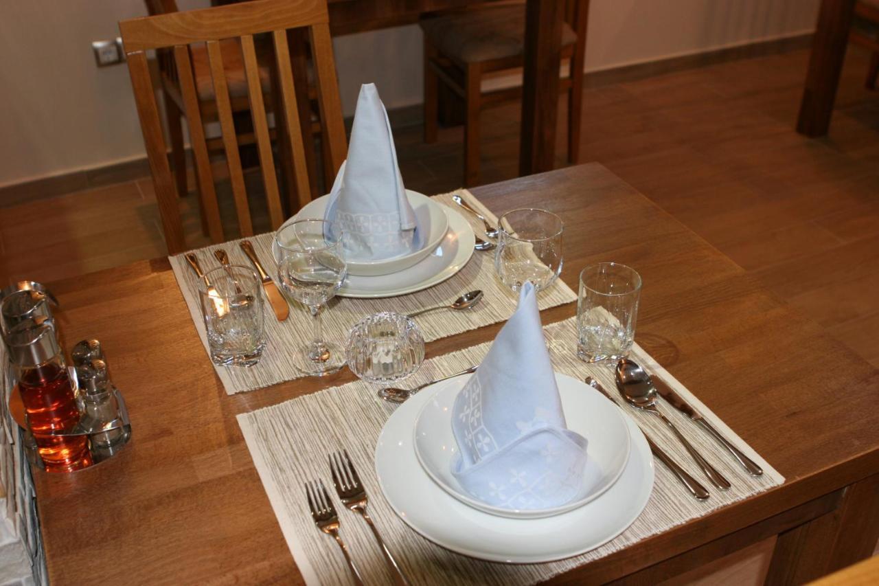 イェゼルツェ Millenium House 1 Bed & Breakfast エクステリア 写真