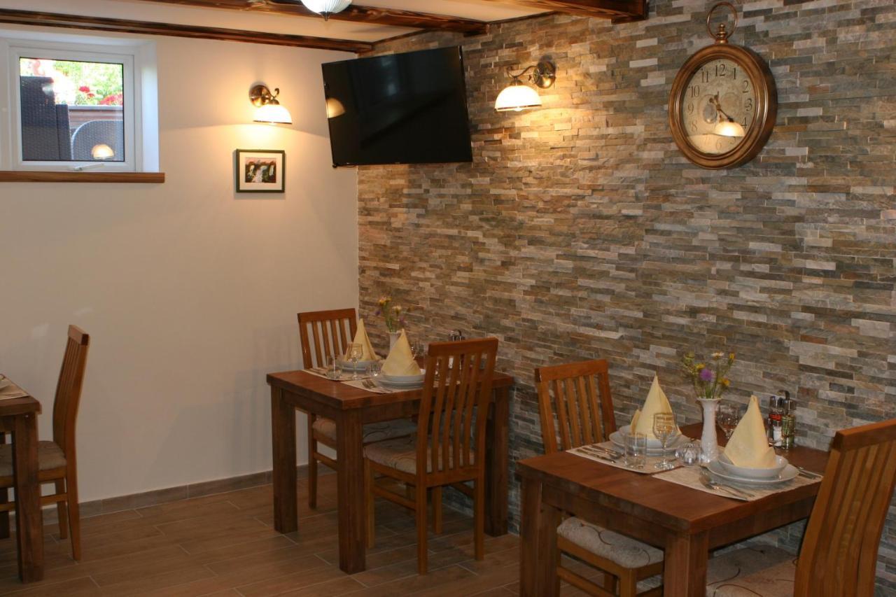 イェゼルツェ Millenium House 1 Bed & Breakfast エクステリア 写真