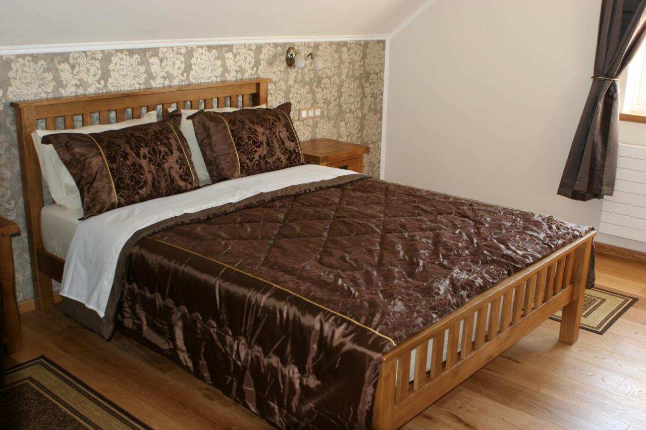 イェゼルツェ Millenium House 1 Bed & Breakfast エクステリア 写真