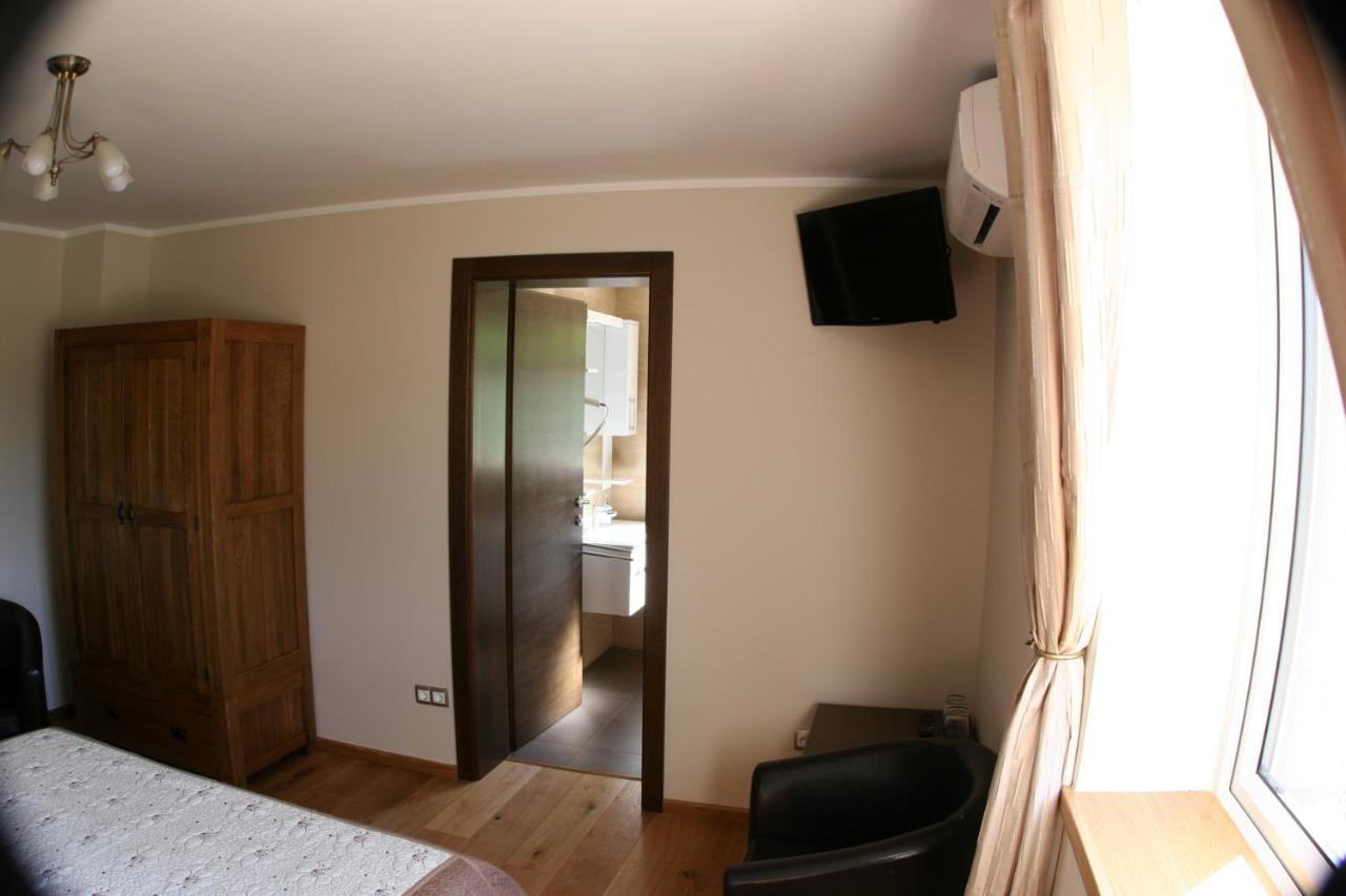 イェゼルツェ Millenium House 1 Bed & Breakfast エクステリア 写真