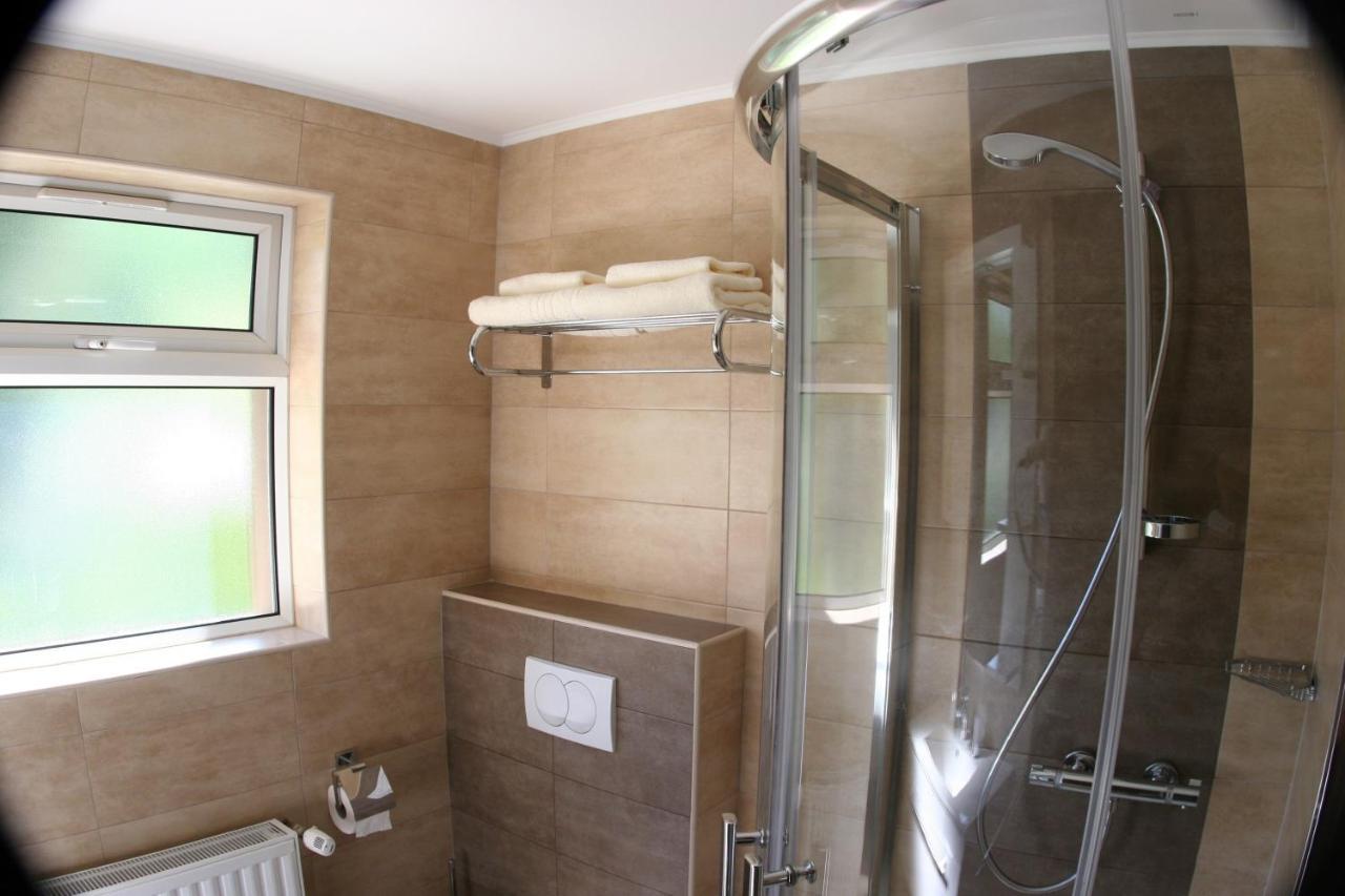 イェゼルツェ Millenium House 1 Bed & Breakfast エクステリア 写真