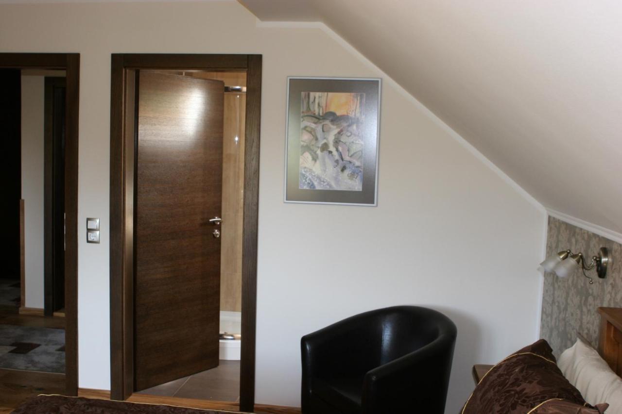 イェゼルツェ Millenium House 1 Bed & Breakfast エクステリア 写真