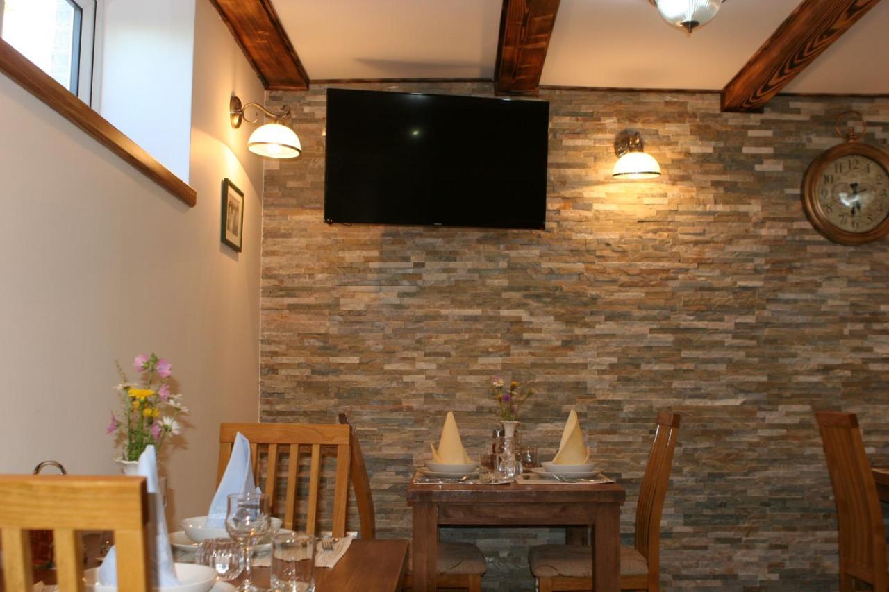 イェゼルツェ Millenium House 1 Bed & Breakfast エクステリア 写真